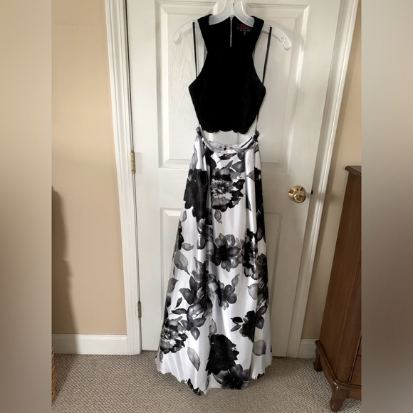 Two pice prom dress with pockets - Picture 1 of 3